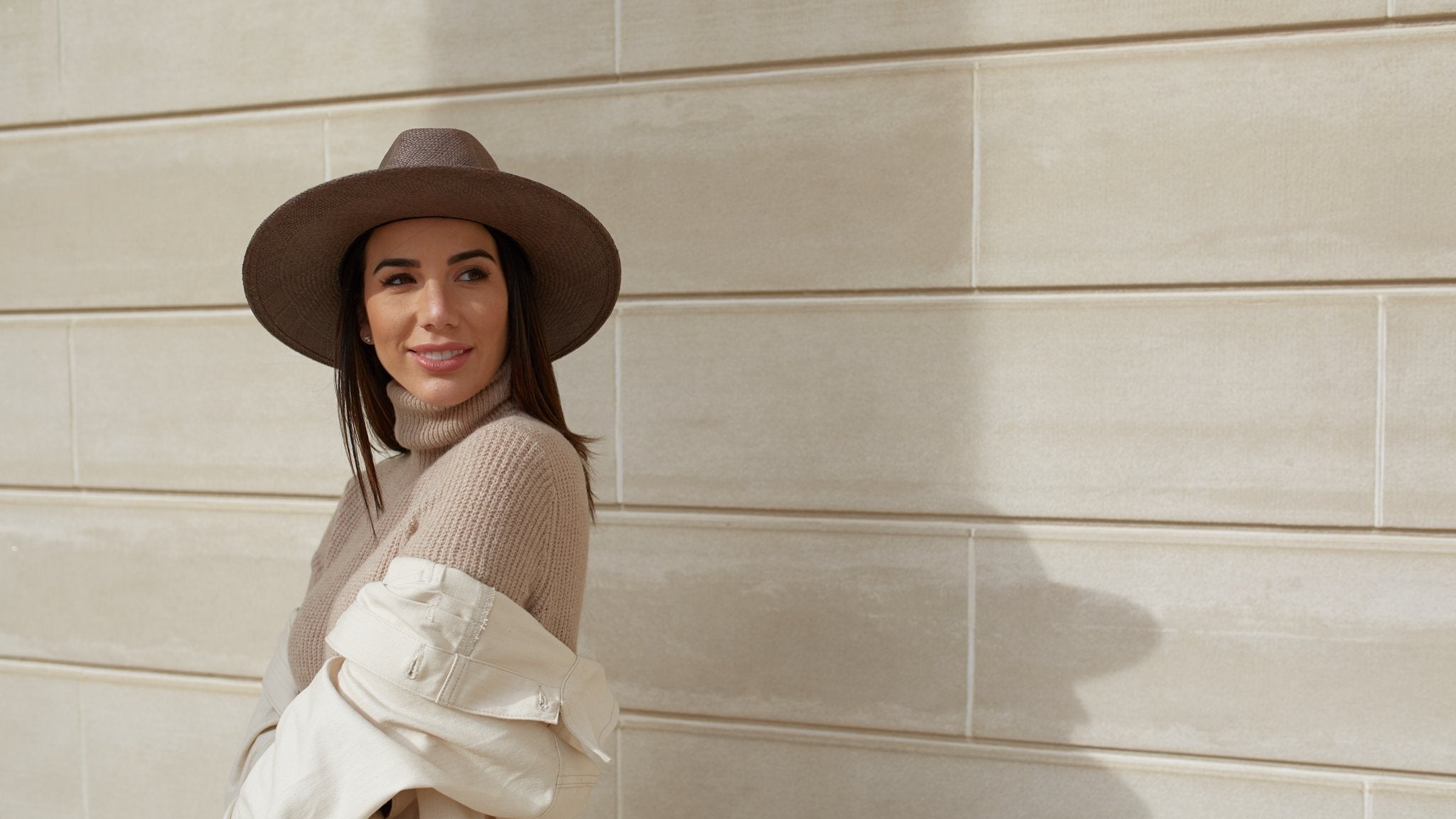Goorin Bros. welfleet straw wide brim fedora Grey hero shot on female model