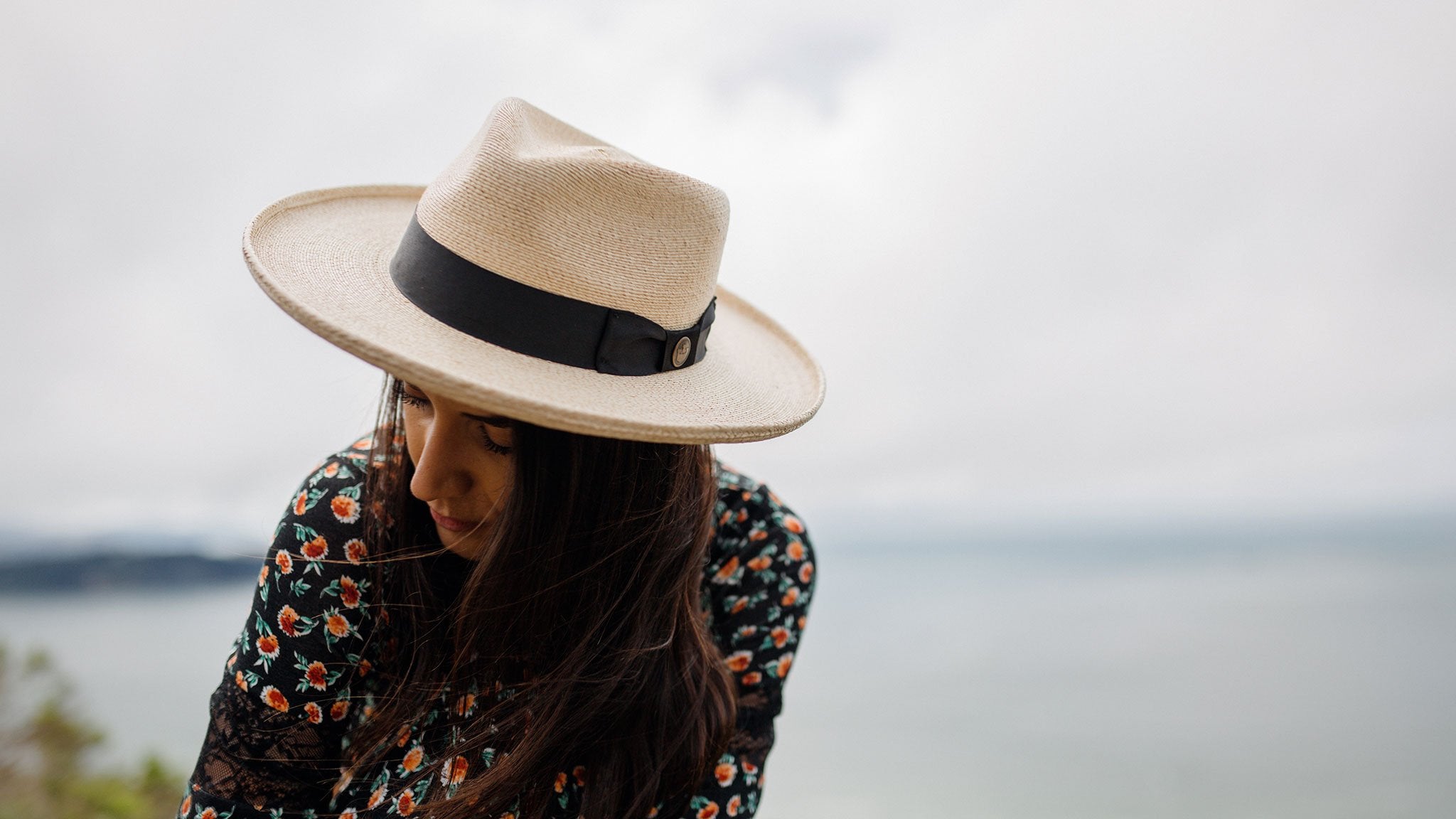 Goorin Bros. tomas santiago teardrop wide brim straw fedora hat White hero shot on female model