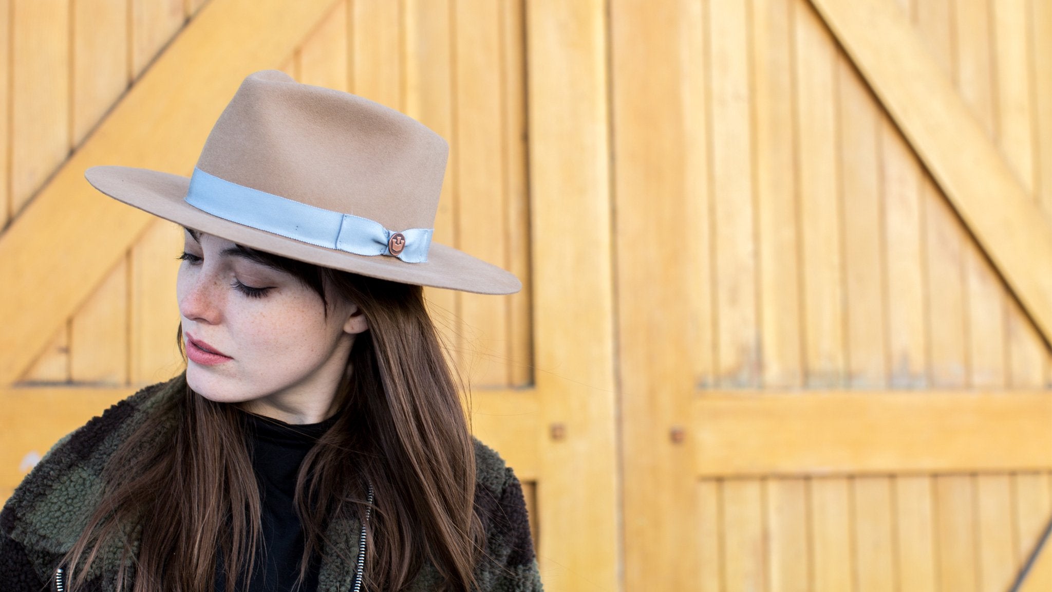 Goorin Bros. w roberts teardrop wide brim felt fedora hat Tan hero shot on female model