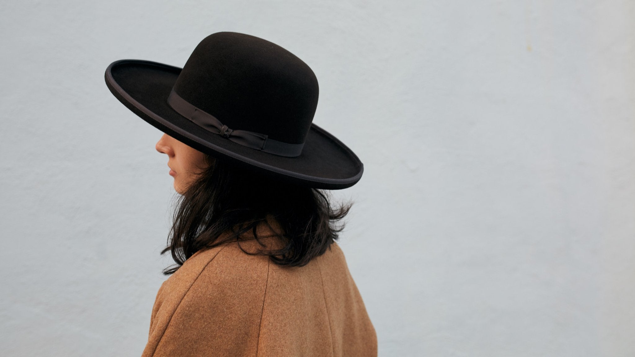Goorin Bros. bad tony wool wide brim fedora Brown hero shot on female model
