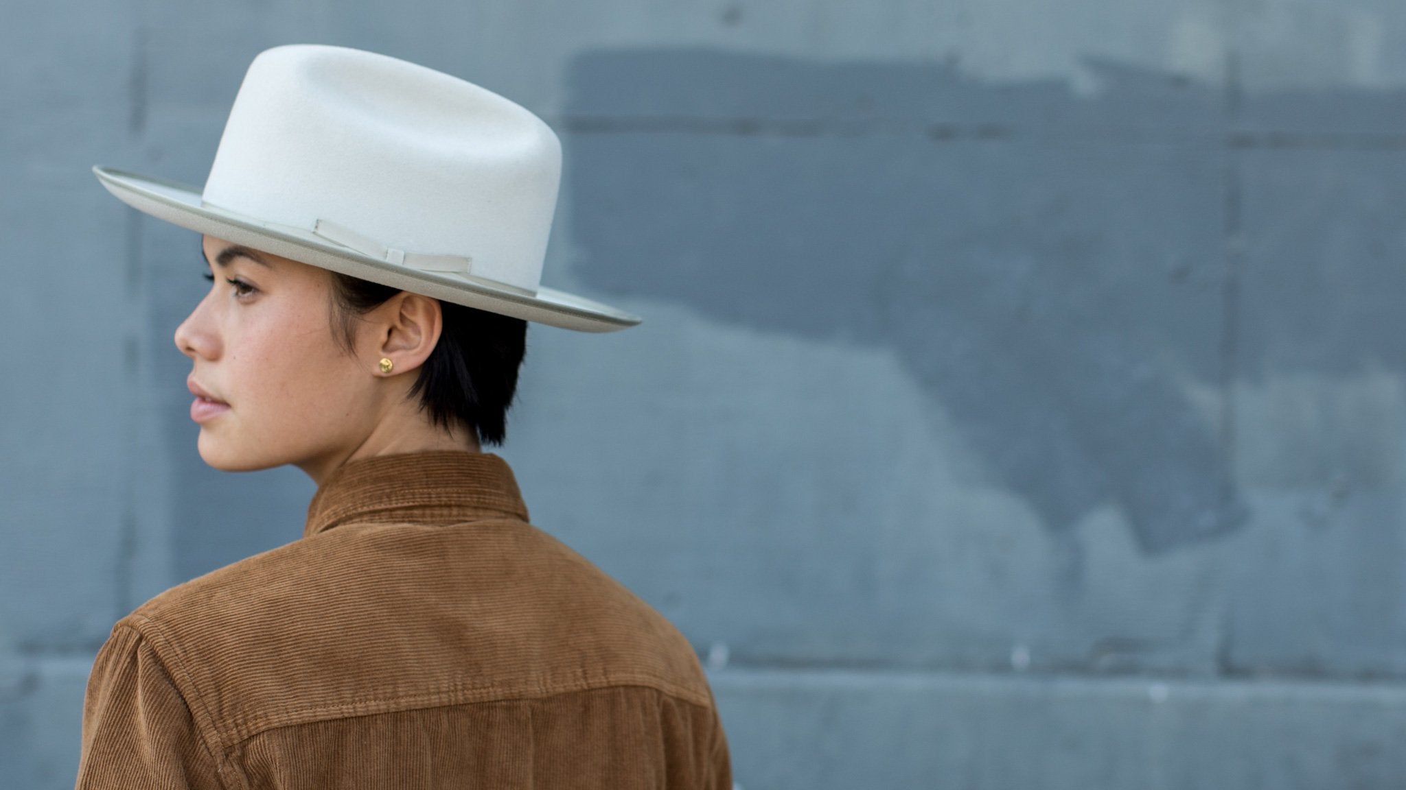 Goorin Bros. happy trails wool fedora Creme hero shot on female model