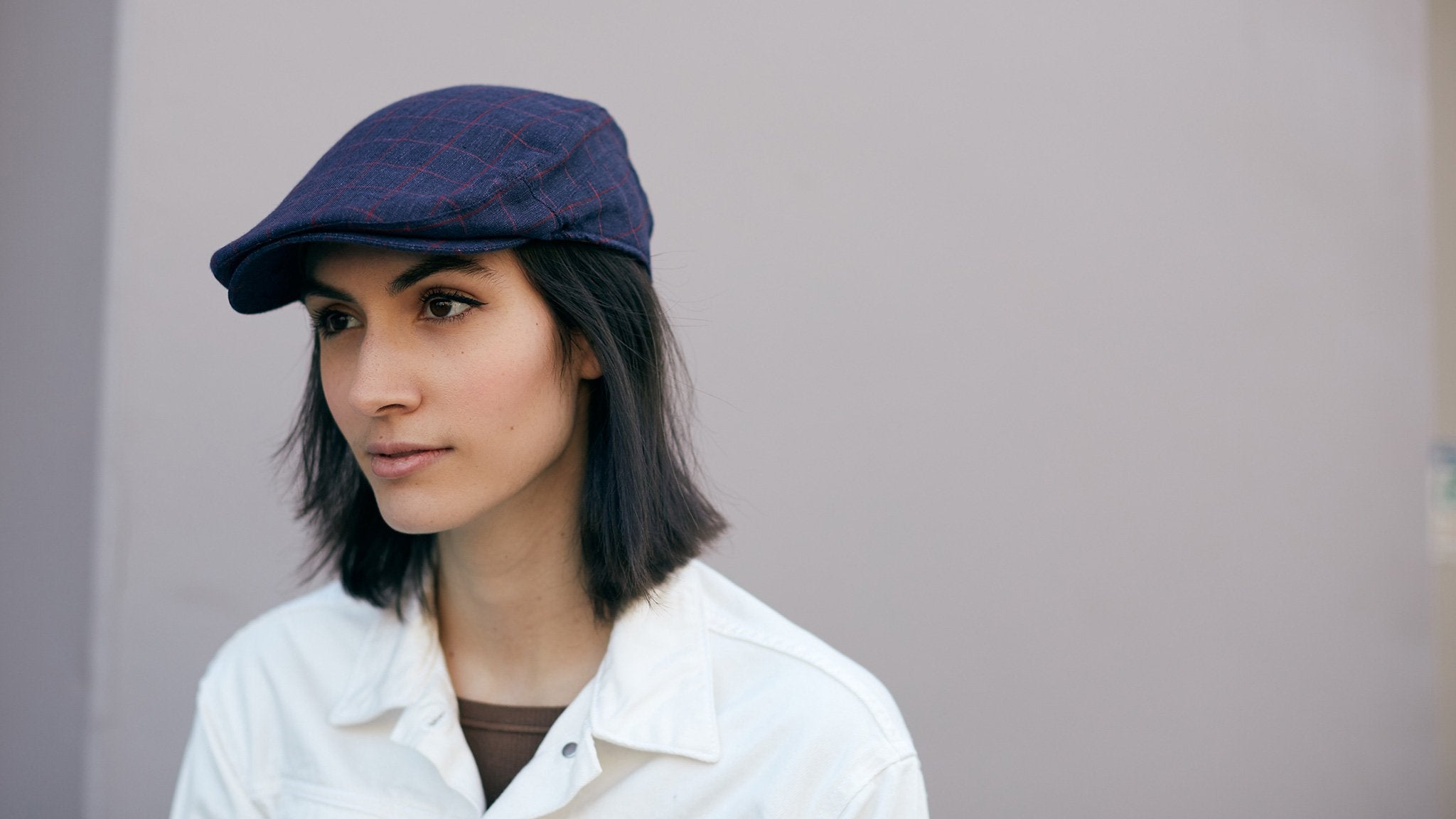 Goorin Bros. caspian linen ivy flatcap Navy hero shot on female model