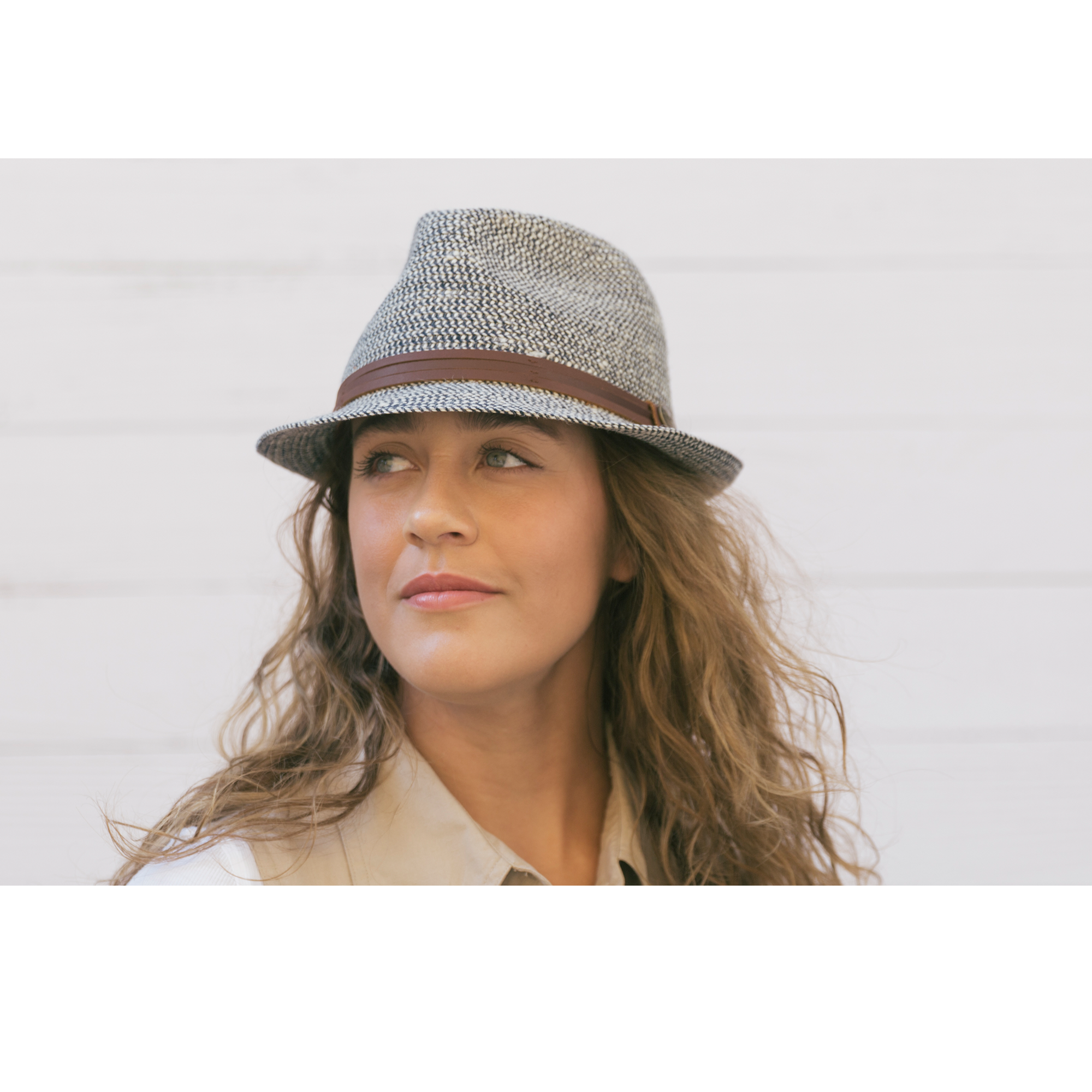 Goorin Bros. laying low teardrop short brim straw fedora hat Navy  womens styling