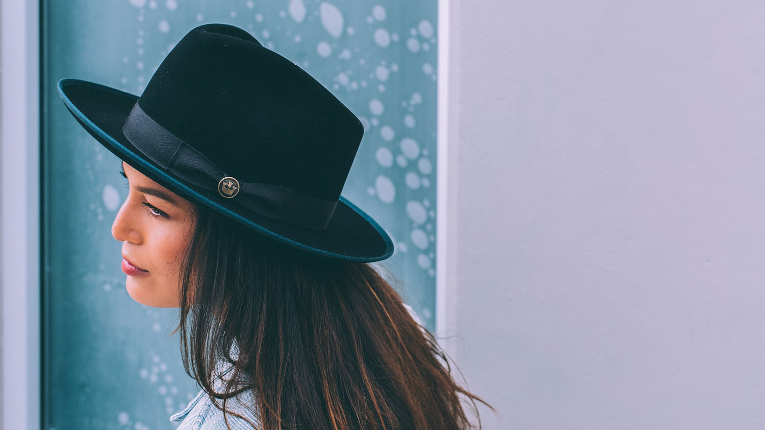 Goorin Bros. river gray teardrop wide brim felt fedora hat Black  hero shot on female model