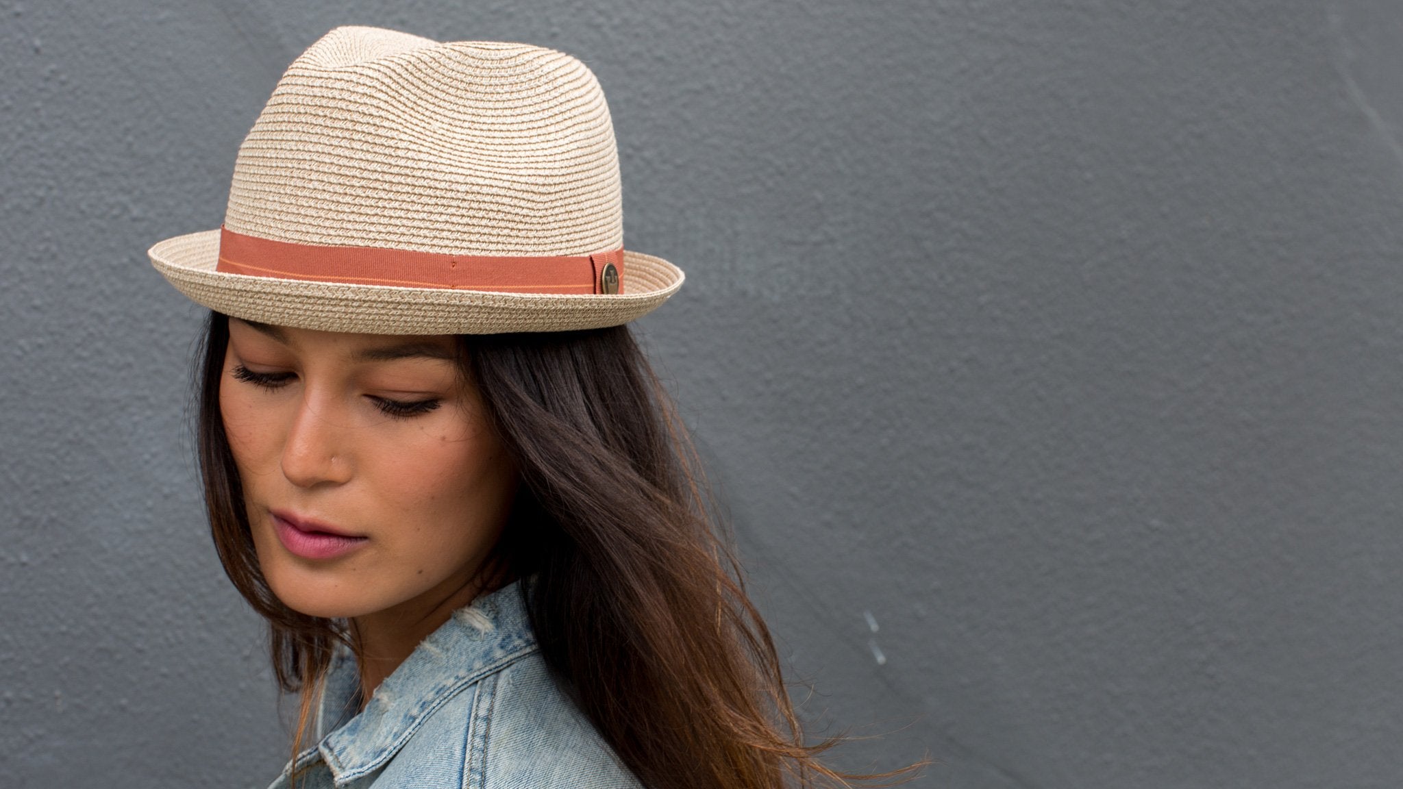 Goorin Bros. morgan thomas center dent short brim paper poly blend fedora hat Natural  hero shot on female model