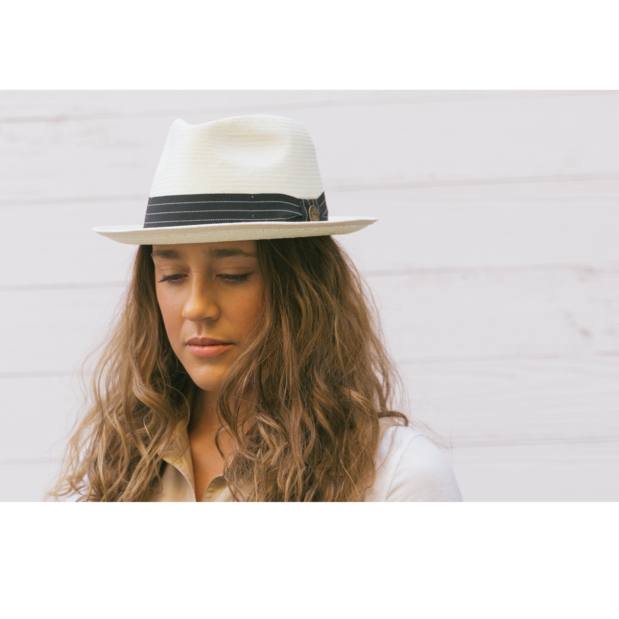 Goorin Bros. snare teardrop medium brim straw fedora hat Stone  womens styling