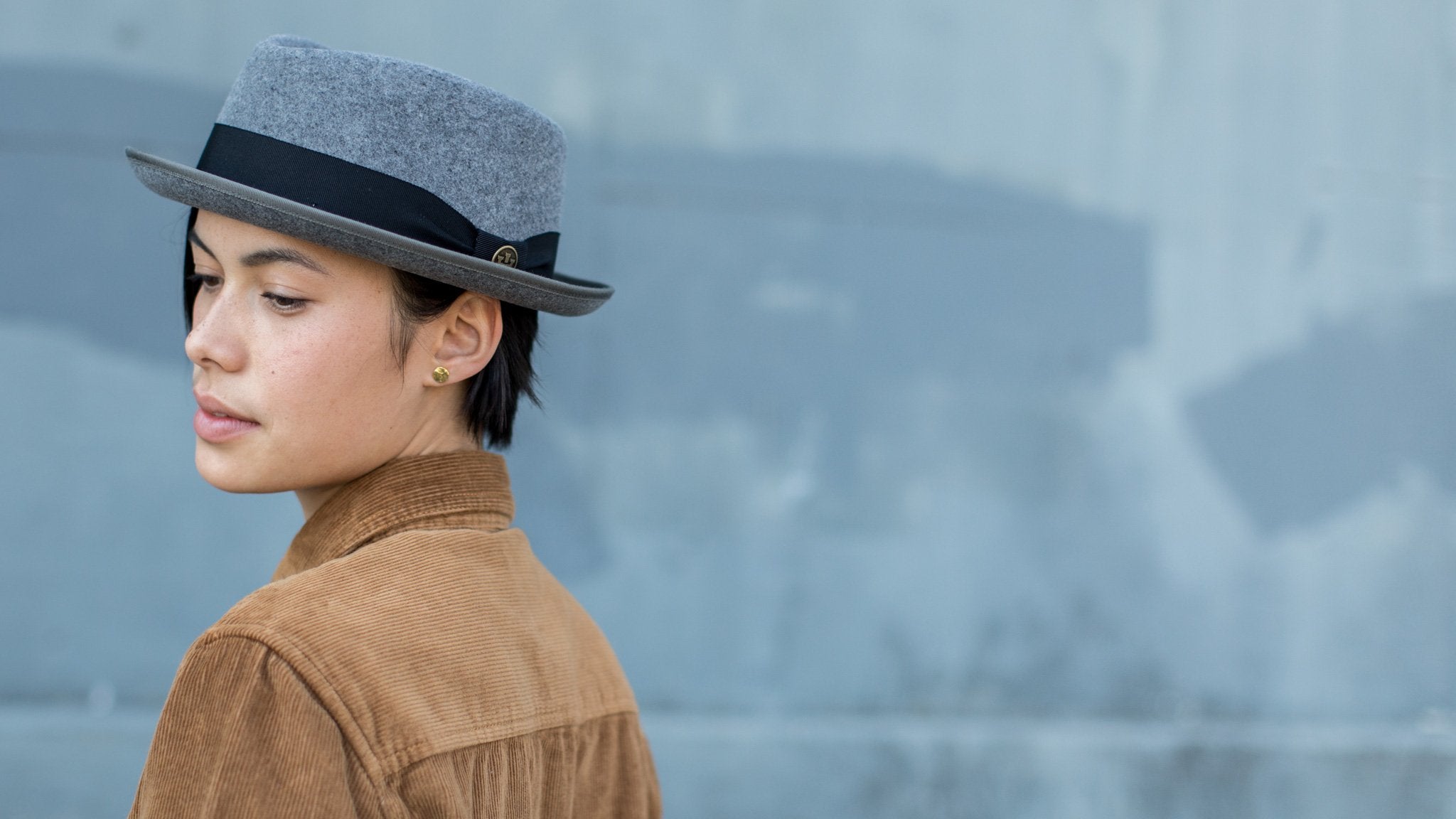 Goorin Bros. slick carter diamond short brim felt porkpie fedora hat Grey  hero shot on female model