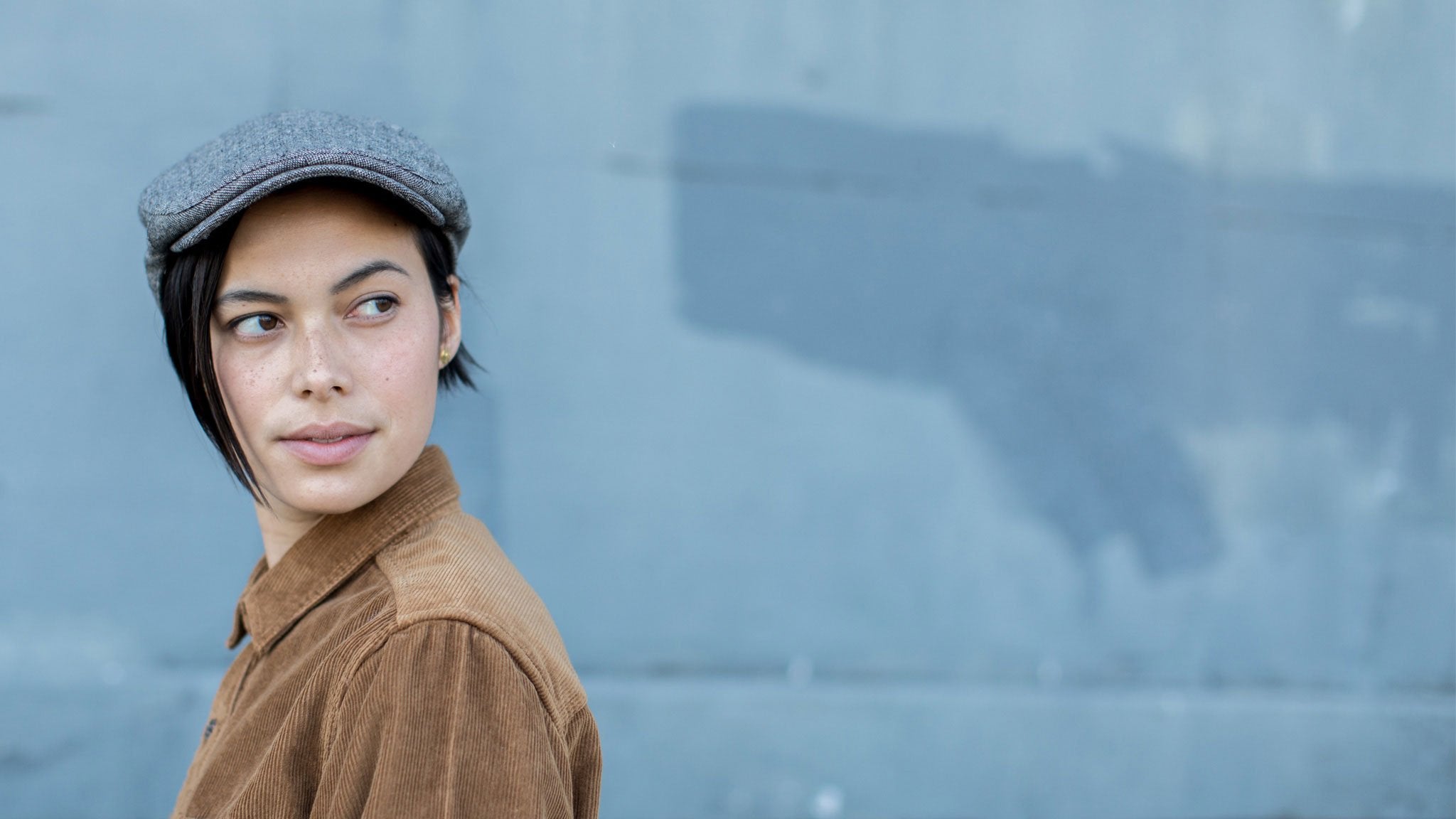 Goorin Bros. out of range polyester low profile ivy flatcap Grey  hero shot on female model