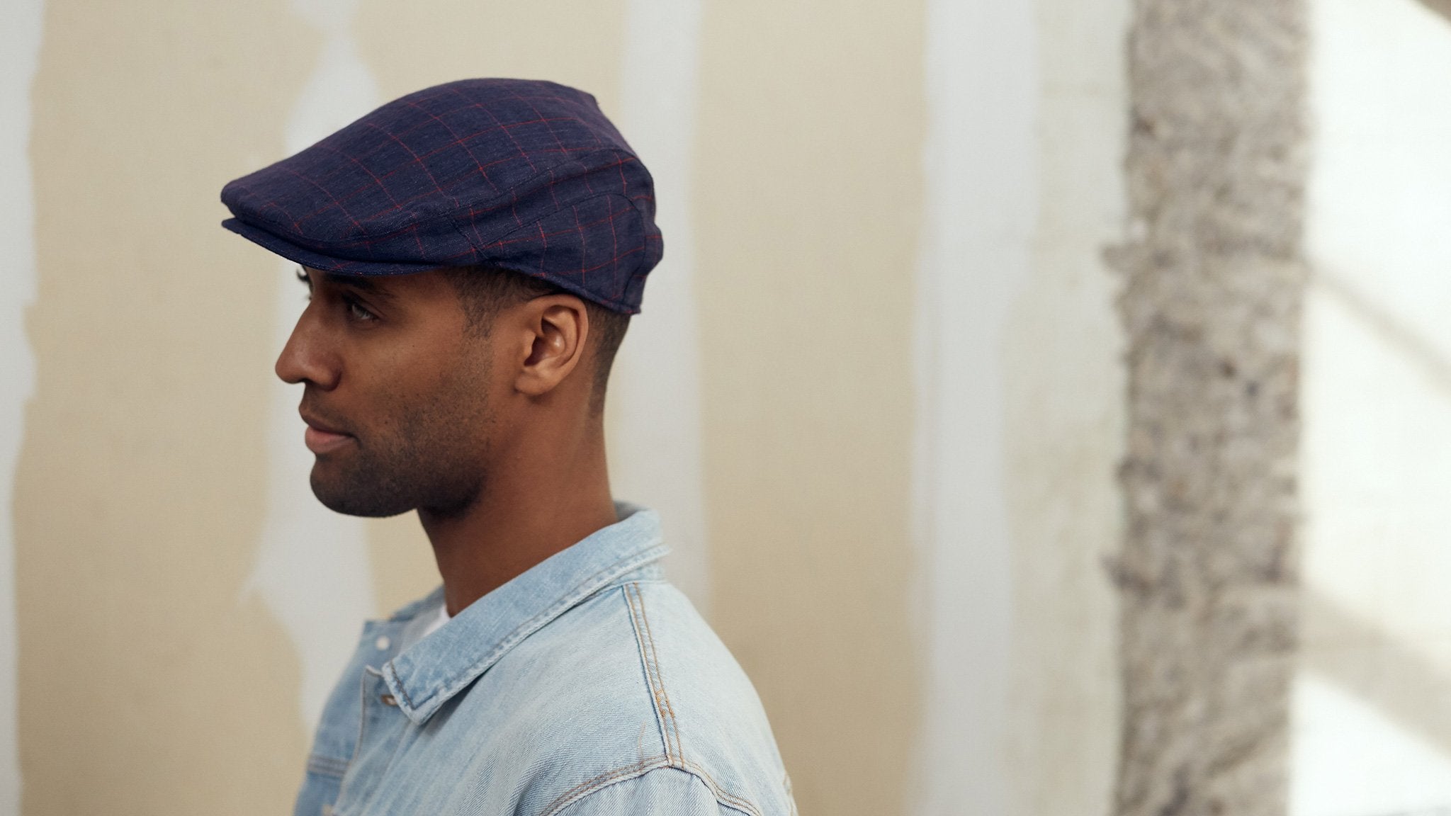 Goorin Bros. caspian linen ivy flatcap Navy hero shot on male model
