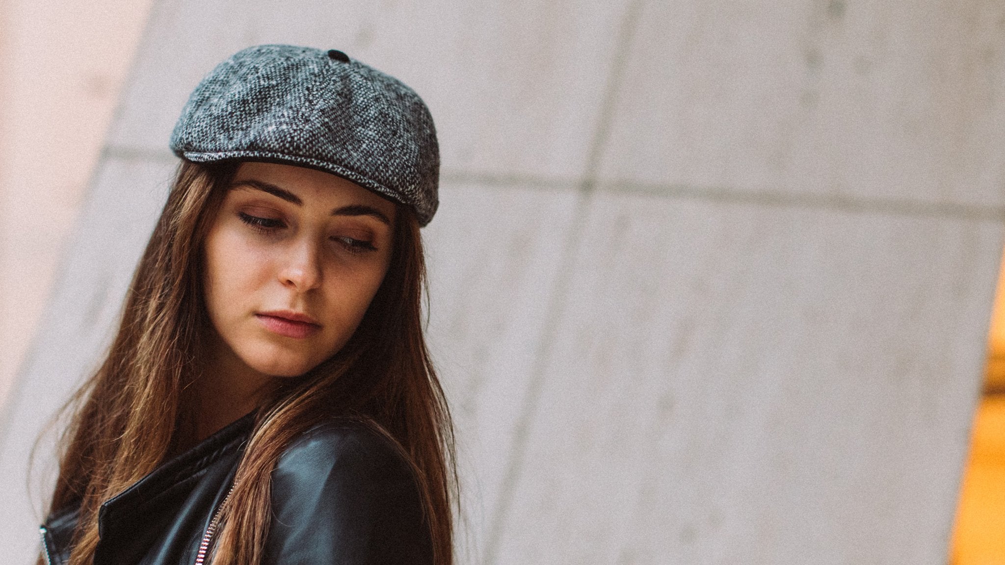 Goorin Bros. sammy wool blend gatsby flatcap Charcoal  hero shot on female model