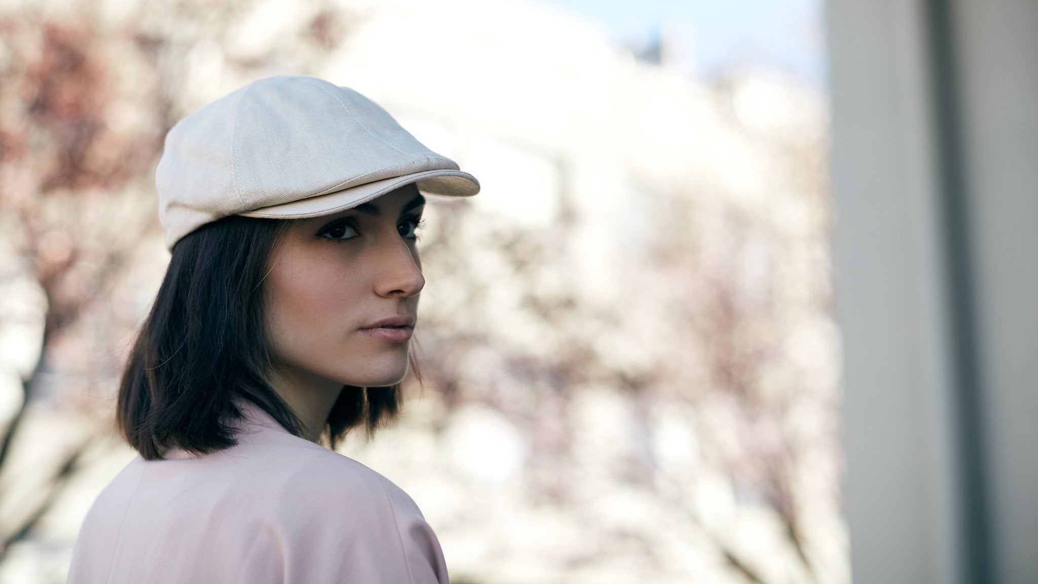 Goorin Bros. benjamin paul linen duckbill ivy flatcap Natural hero shot on female model