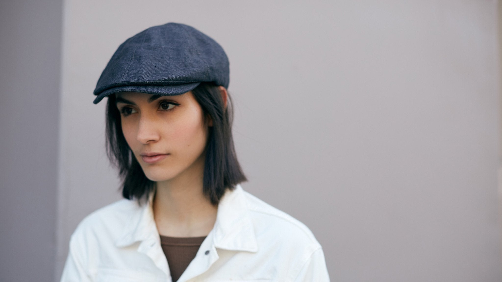 Goorin Bros. benjamin paul linen duckbill ivy flatcap Navy hero shot on female model