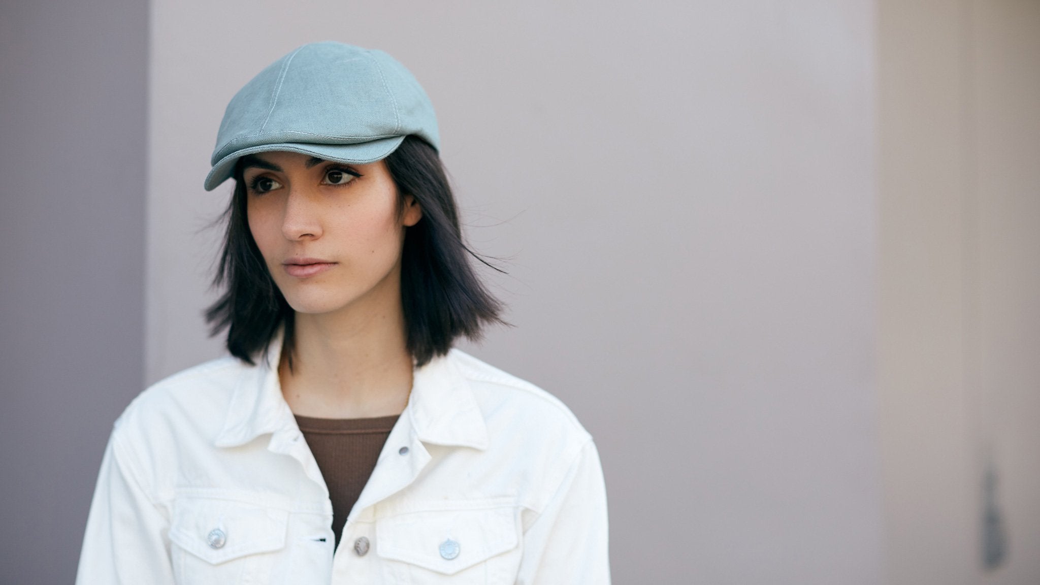 Goorin Bros. benjamin paul linen duckbill ivy flatcap Turquoise hero shot on female model